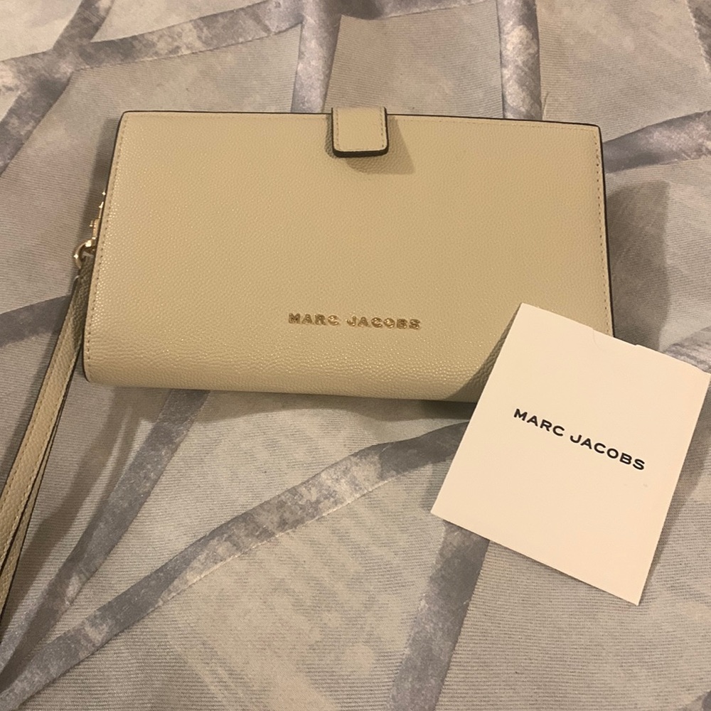 MARC JACOBS wristlet nwt marshmallow